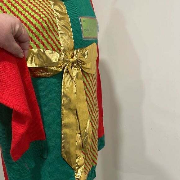 NWOT Love More Christmas Present Bow Sweater.  Size M medium 8/10 - Picture 4 of 9